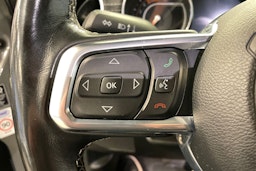 Harmaa Jeep Gladiator 2022 kuva 17.