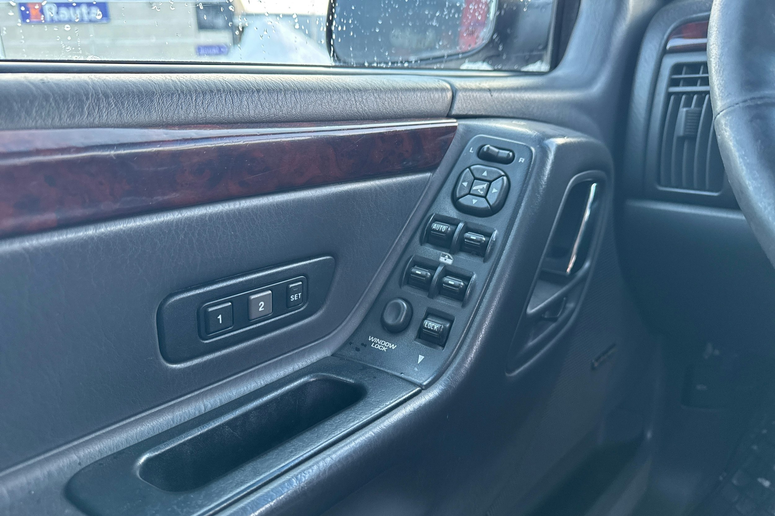 ruskea (beige) Jeep Grand Cherokee 2002 kuva 14.