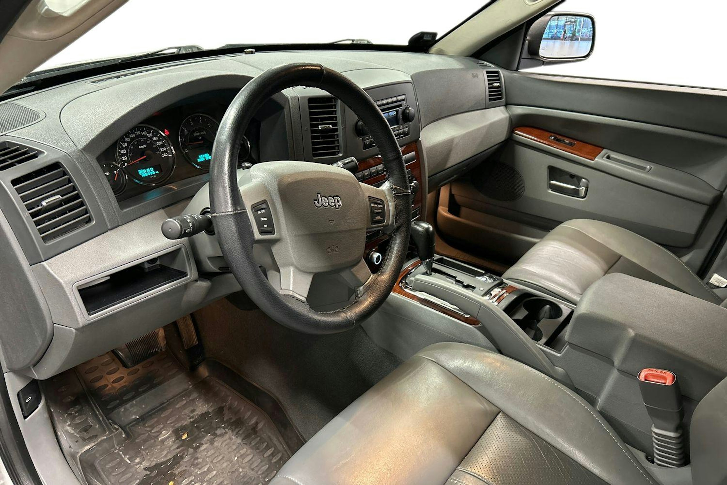 harmaa Jeep Grand Cherokee 2005 kuva 3.