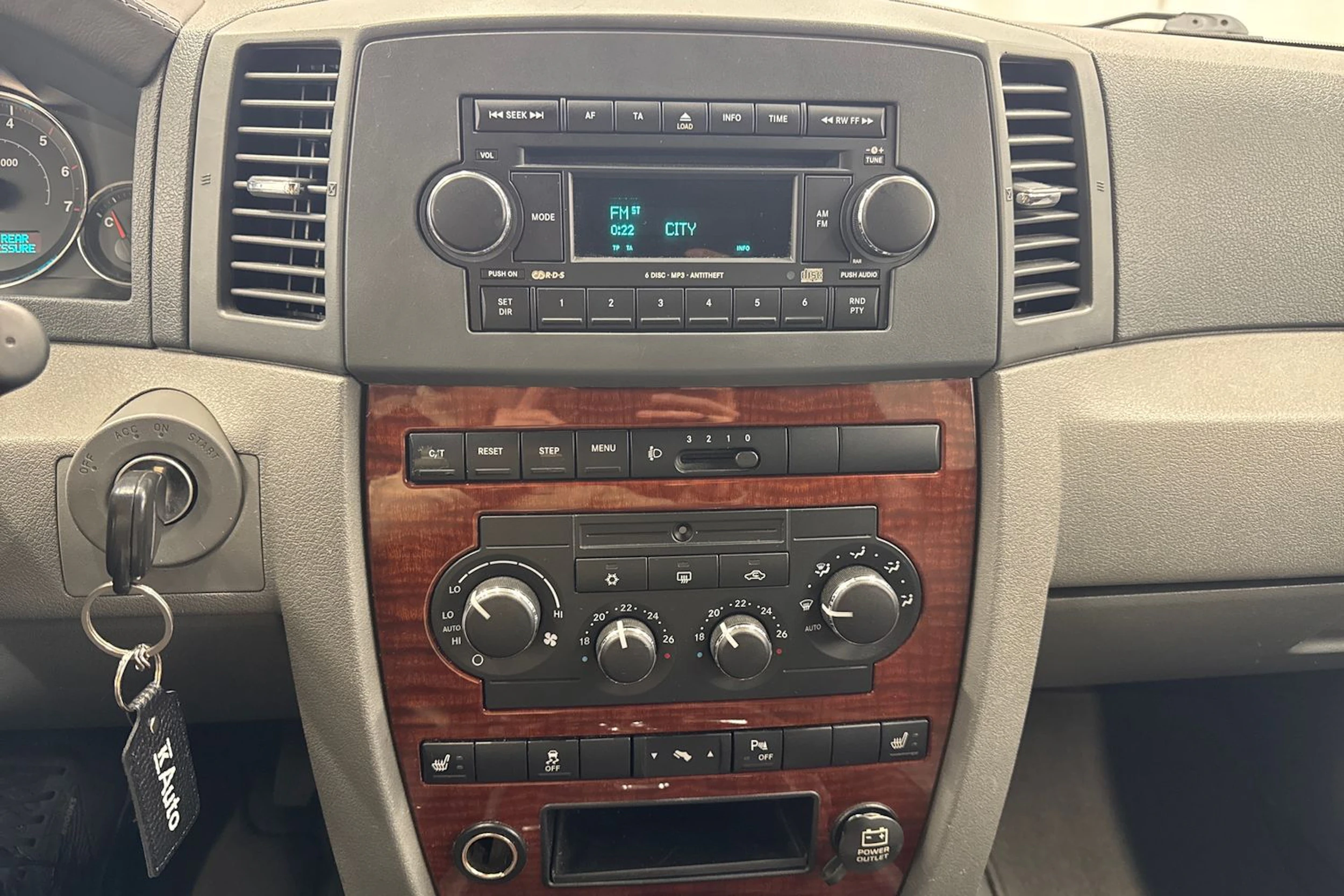 harmaa Jeep Grand Cherokee 2006 kuva 18.