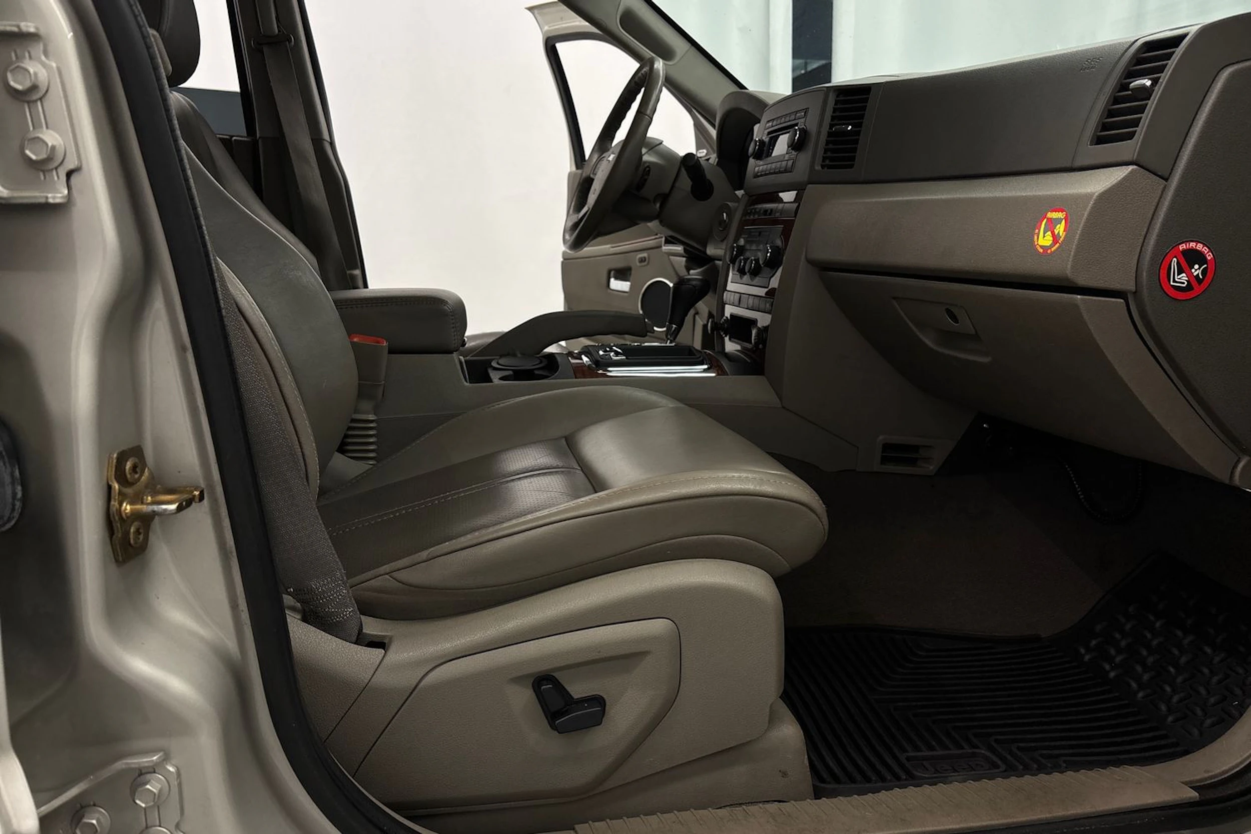 harmaa Jeep Grand Cherokee 2007 kuva 23.