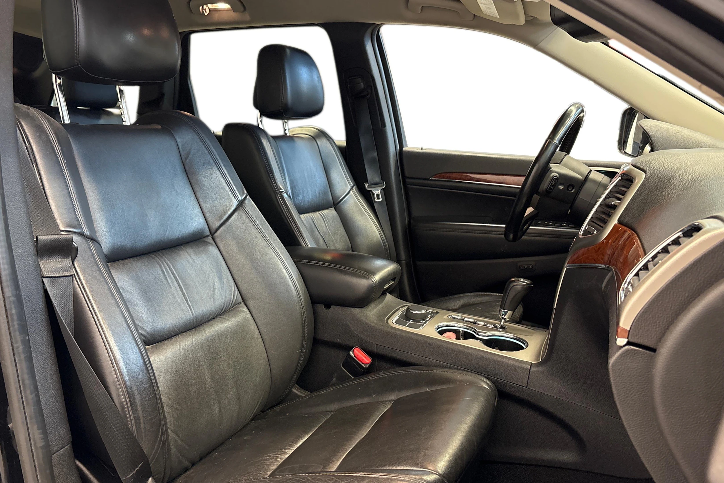 musta Jeep Grand Cherokee 2012 kuva 9.