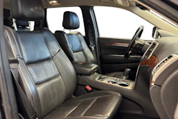 musta Jeep Grand Cherokee 2012 kuva 9.