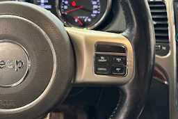 musta Jeep Grand Cherokee 2012 kuva 12.