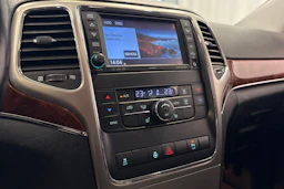musta Jeep Grand Cherokee 2012 kuva 13.