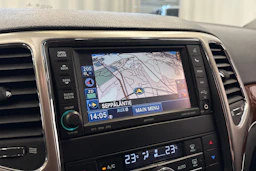musta Jeep Grand Cherokee 2012 kuva 14.