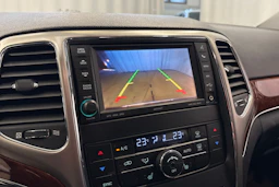musta Jeep Grand Cherokee 2012 kuva 16.