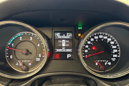 musta Jeep Grand Cherokee 2012 kuva 17.