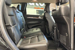 musta Jeep Grand Cherokee 2012 kuva 22.