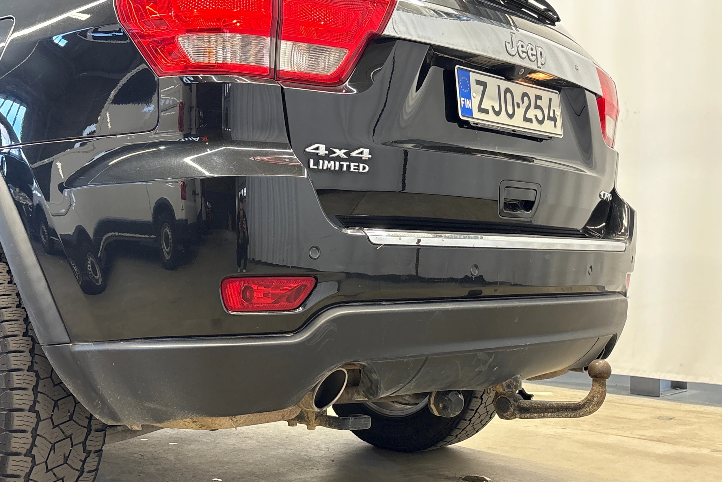 musta Jeep Grand Cherokee 2012 kuva 32.