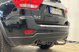 musta Jeep Grand Cherokee 2012 kuva 32.