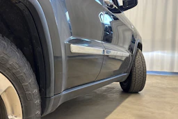 musta Jeep Grand Cherokee 2012 kuva 34.