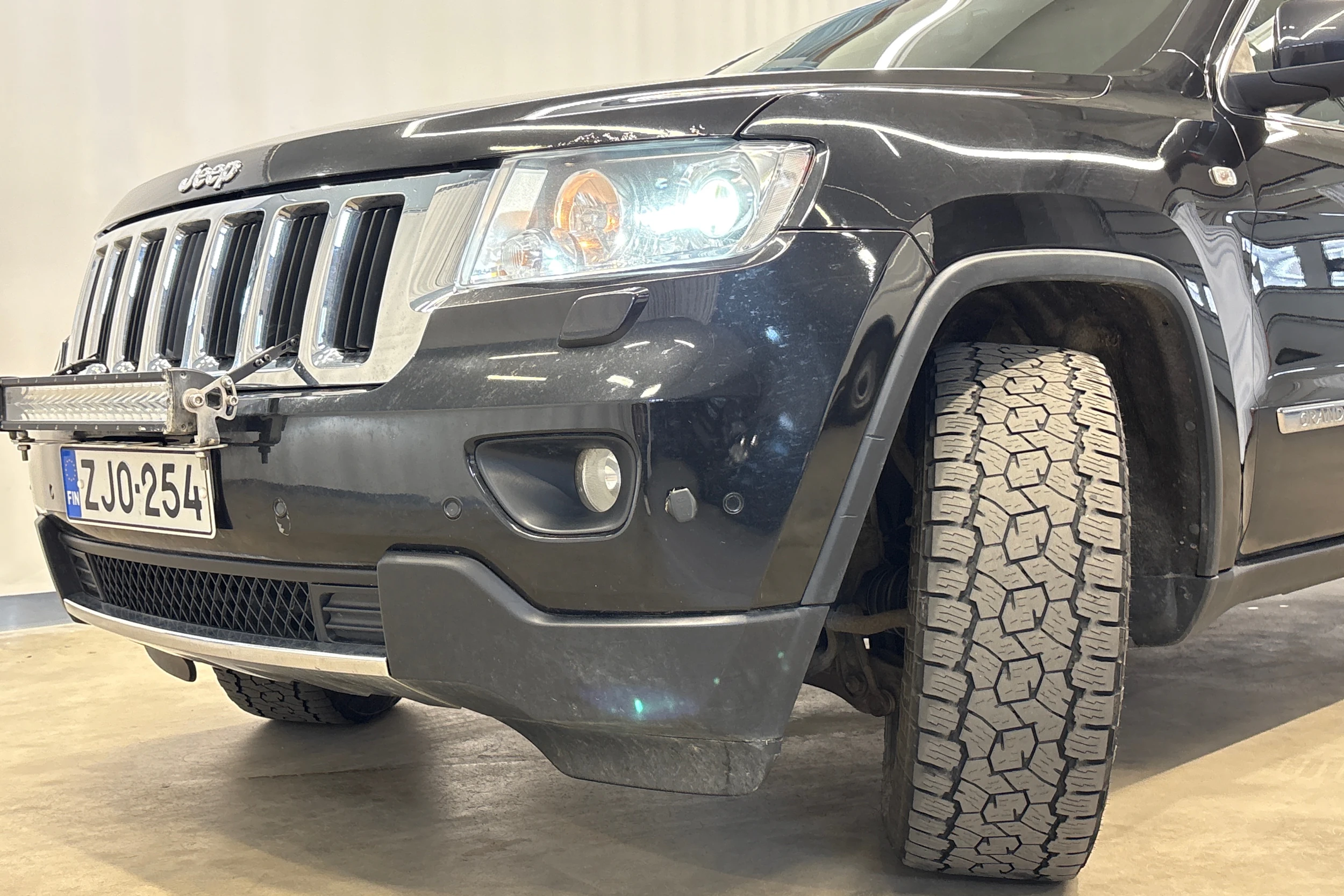 musta Jeep Grand Cherokee 2012 kuva 36.