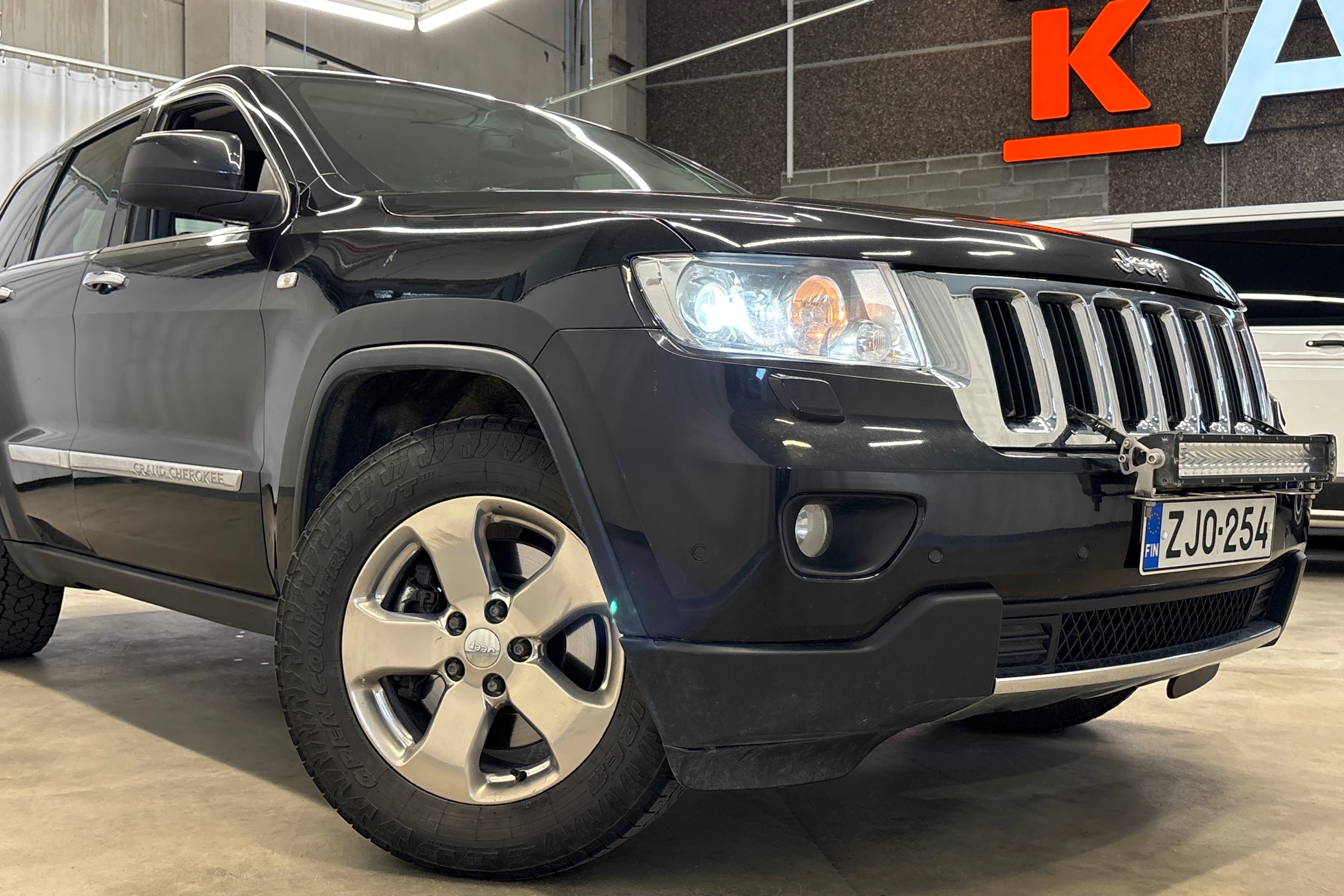 musta Jeep Grand Cherokee 2012 kuva 37.