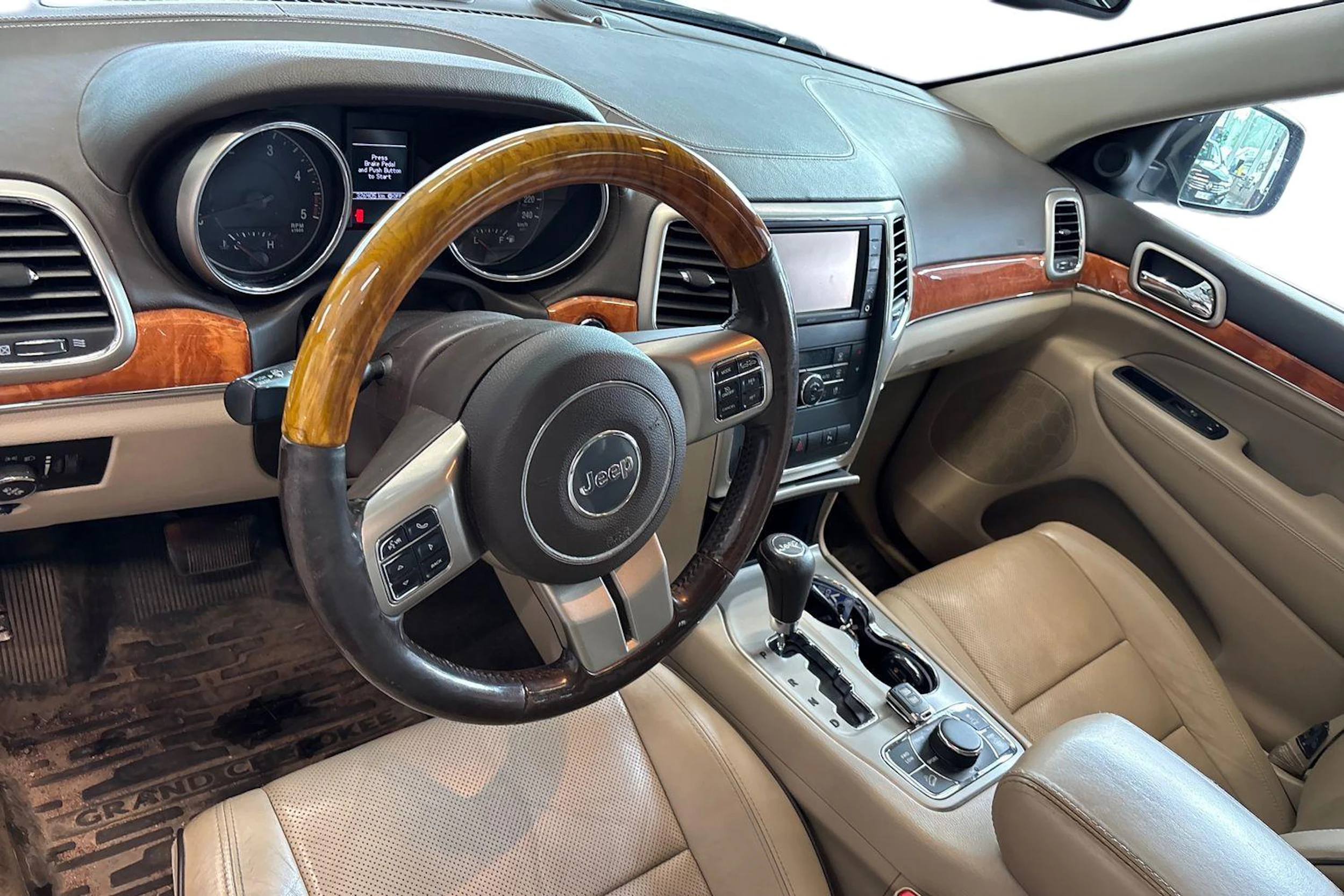 Sininen Jeep Grand Cherokee 2013 kuva 3.