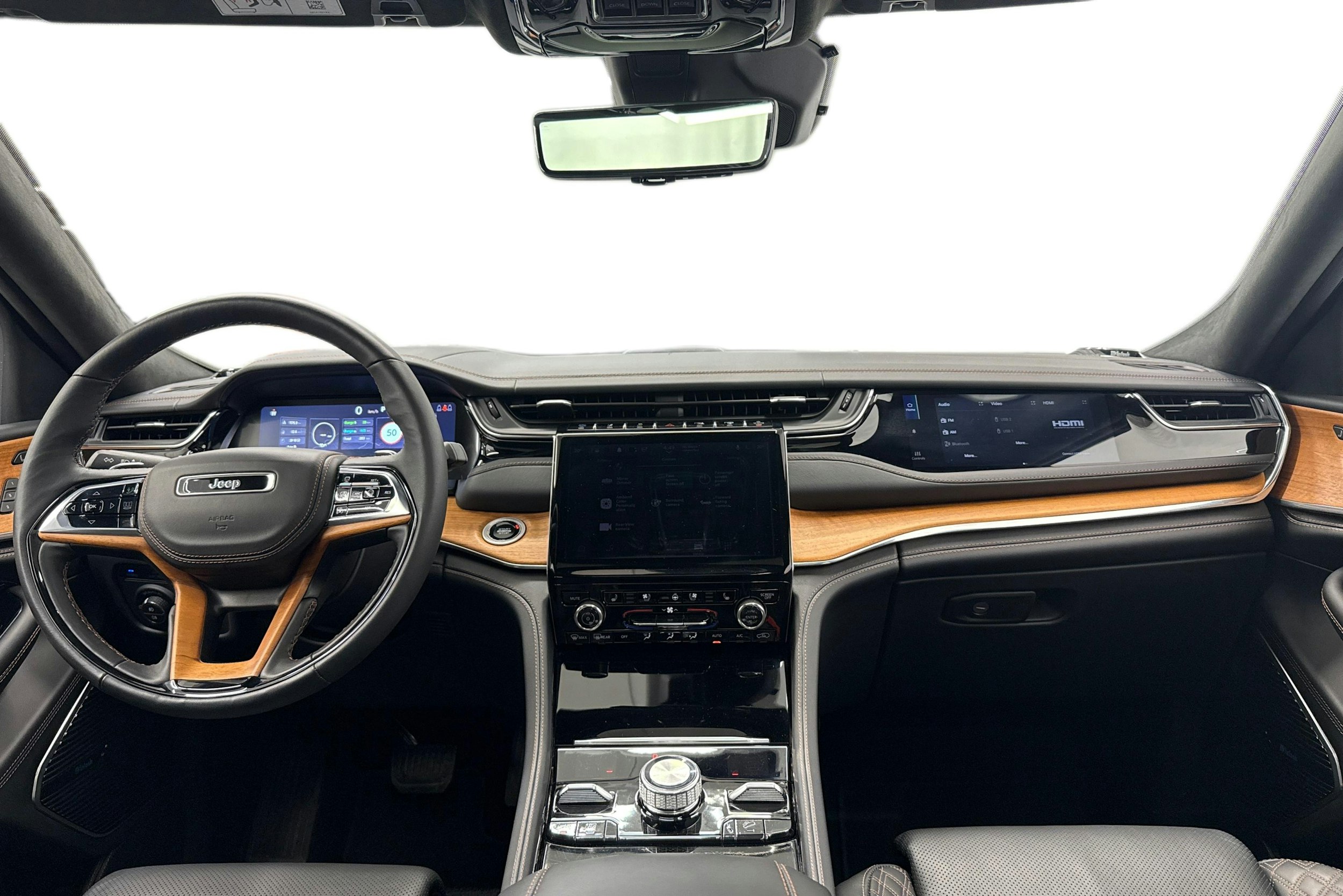 valkoinen Jeep Grand Cherokee 2024 kuva 9.