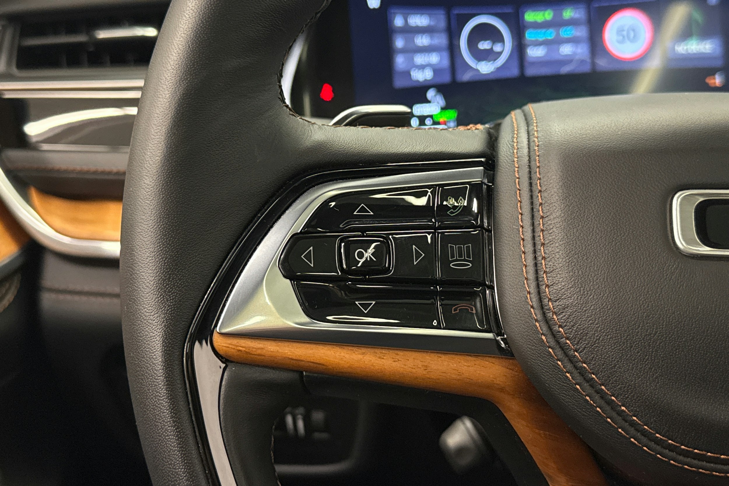 valkoinen Jeep Grand Cherokee 2024 kuva 16.