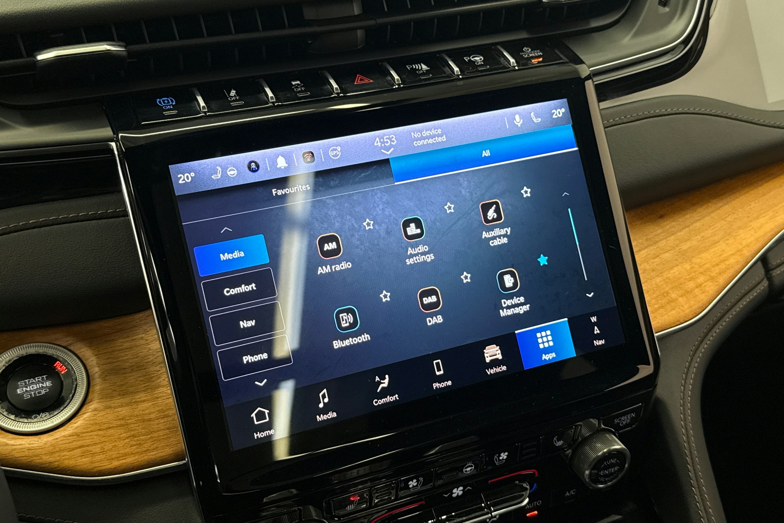 valkoinen Jeep Grand Cherokee 2024 kuva 20.