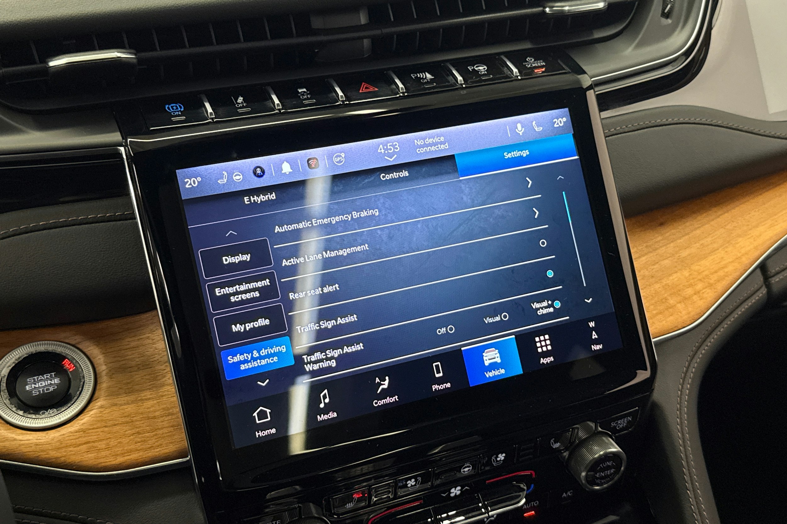 valkoinen Jeep Grand Cherokee 2024 kuva 22.