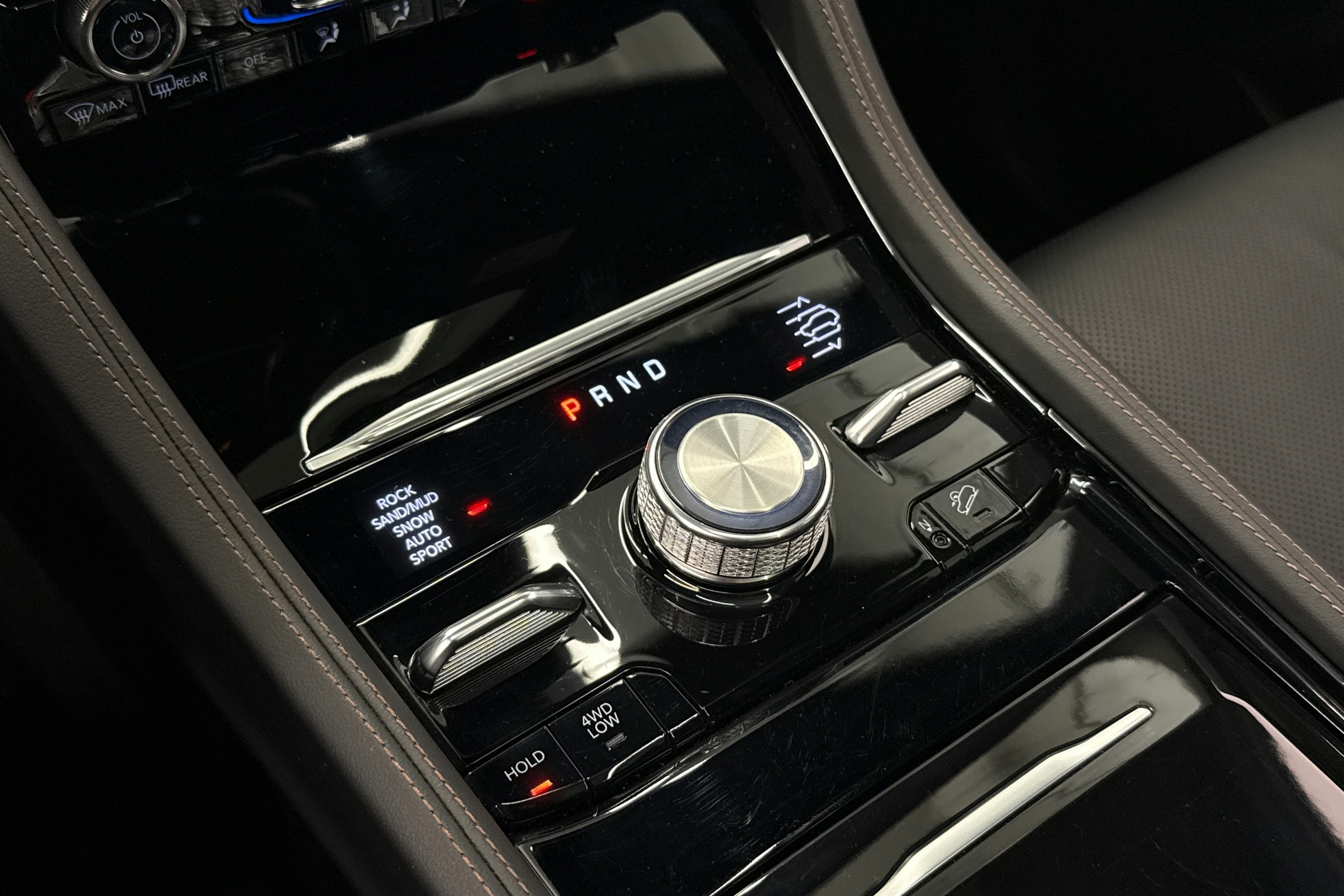 valkoinen Jeep Grand Cherokee 2024 kuva 25.