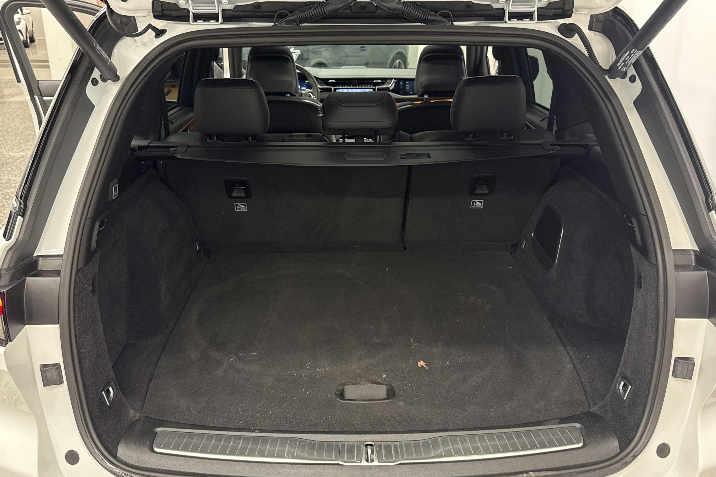 valkoinen Jeep Grand Cherokee 2024 kuva 30.