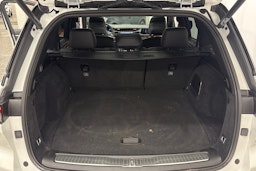 valkoinen Jeep Grand Cherokee 2024 kuva 30.