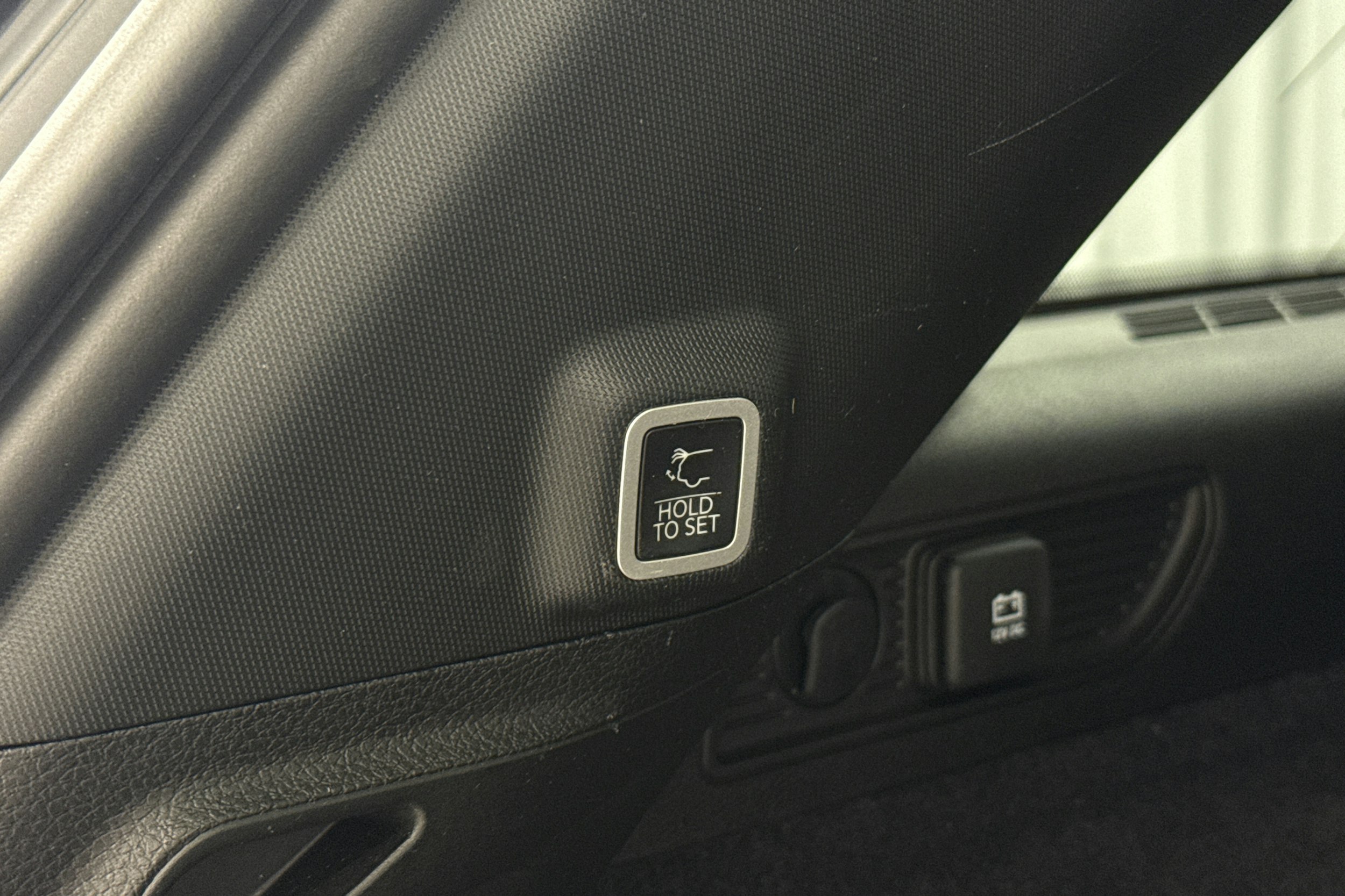 valkoinen Jeep Grand Cherokee 2024 kuva 31.