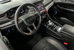 harmaa Jeep Grand Cherokee 2024 kuva 3.