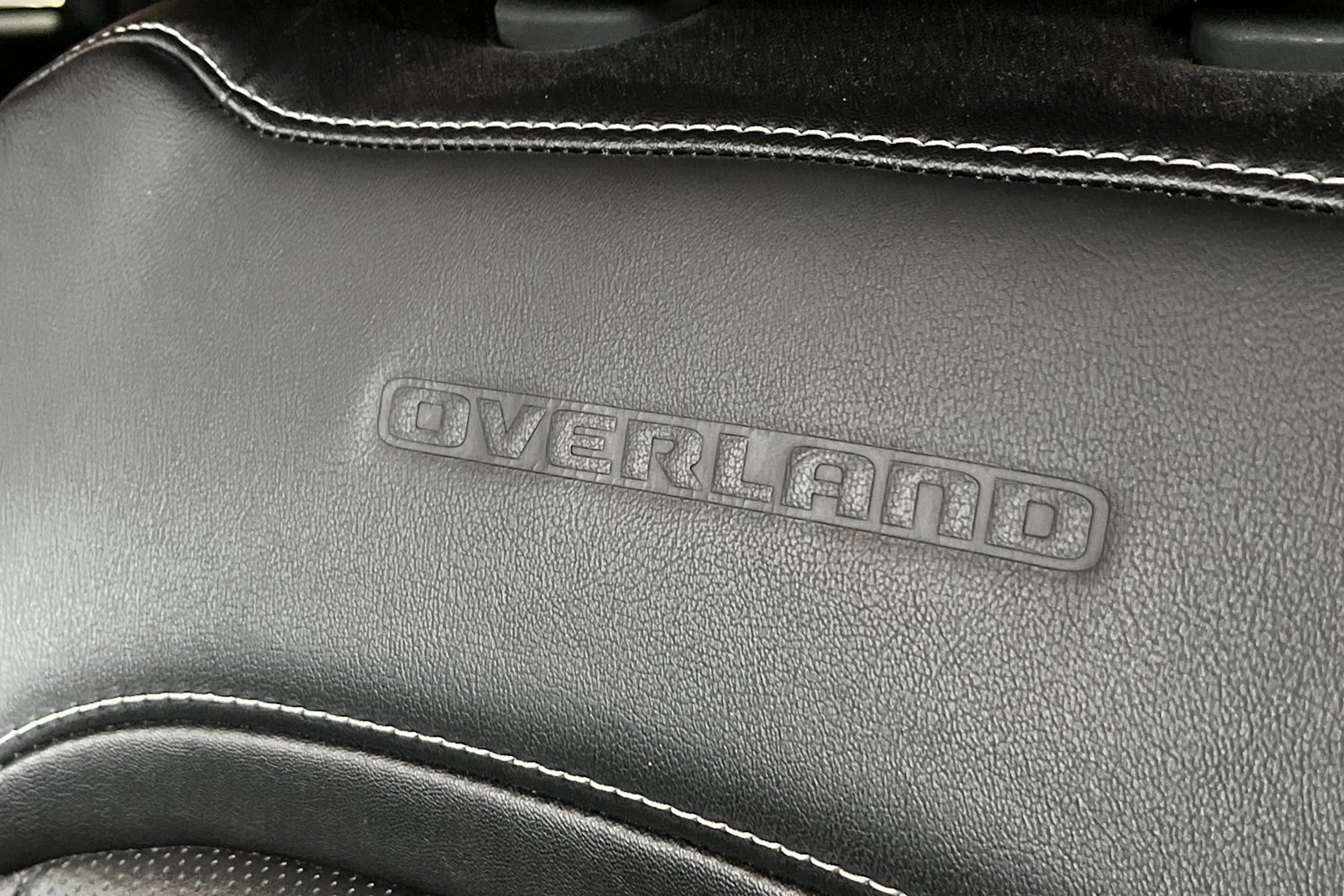 harmaa Jeep Grand Cherokee 2024 kuva 6.