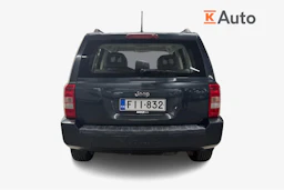 Harmaa Jeep Patriot 2010 kuva 3.