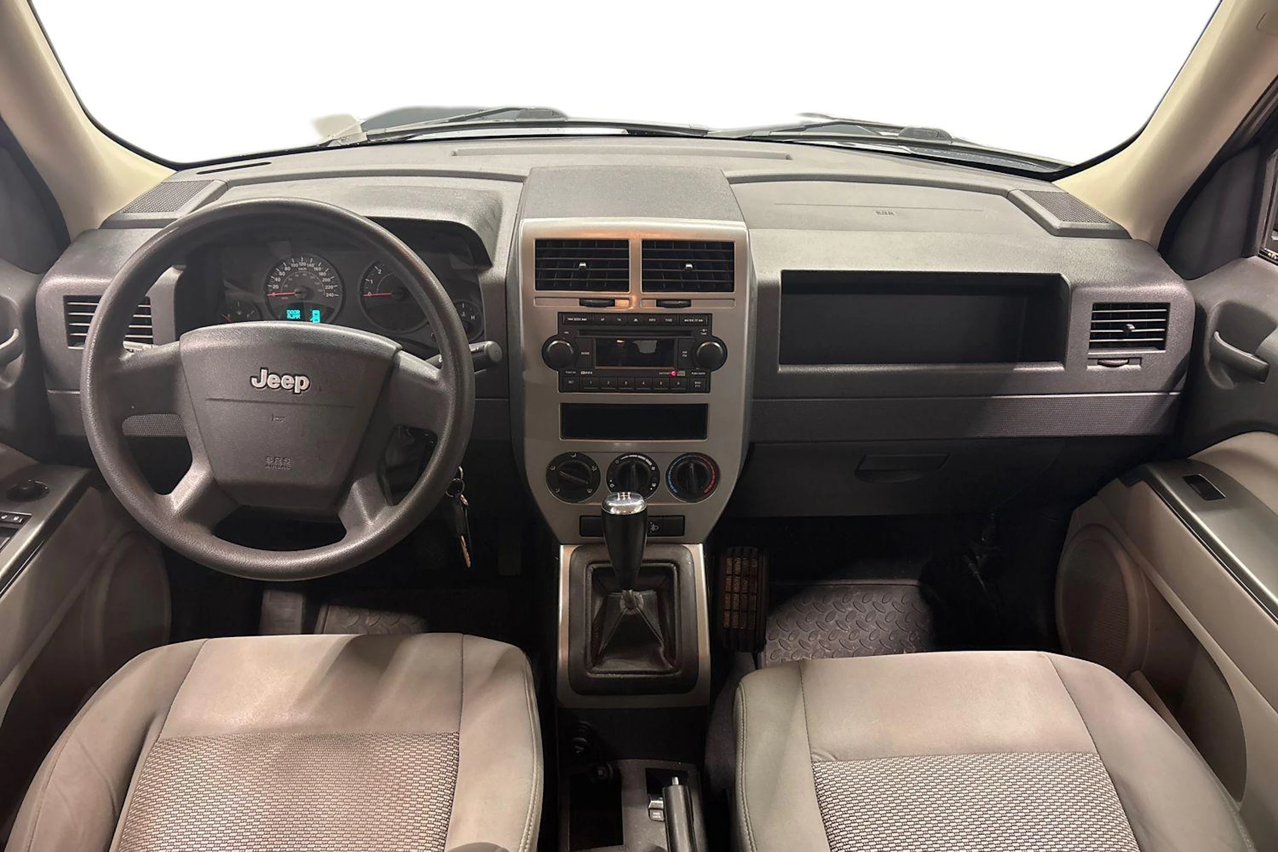 Harmaa Jeep Patriot 2010 kuva 7.