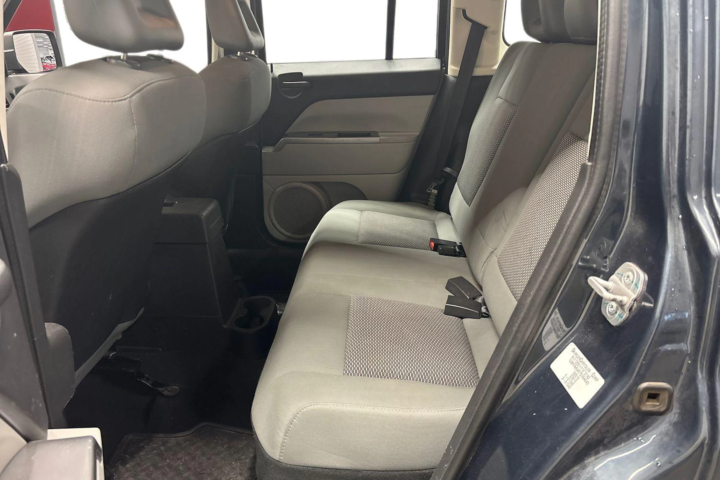 Harmaa Jeep Patriot 2010 kuva 8.