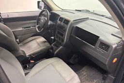 Harmaa Jeep Patriot 2010 kuva 13.