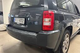 Harmaa Jeep Patriot 2010 kuva 31.