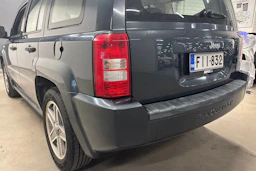 Harmaa Jeep Patriot 2010 kuva 32.