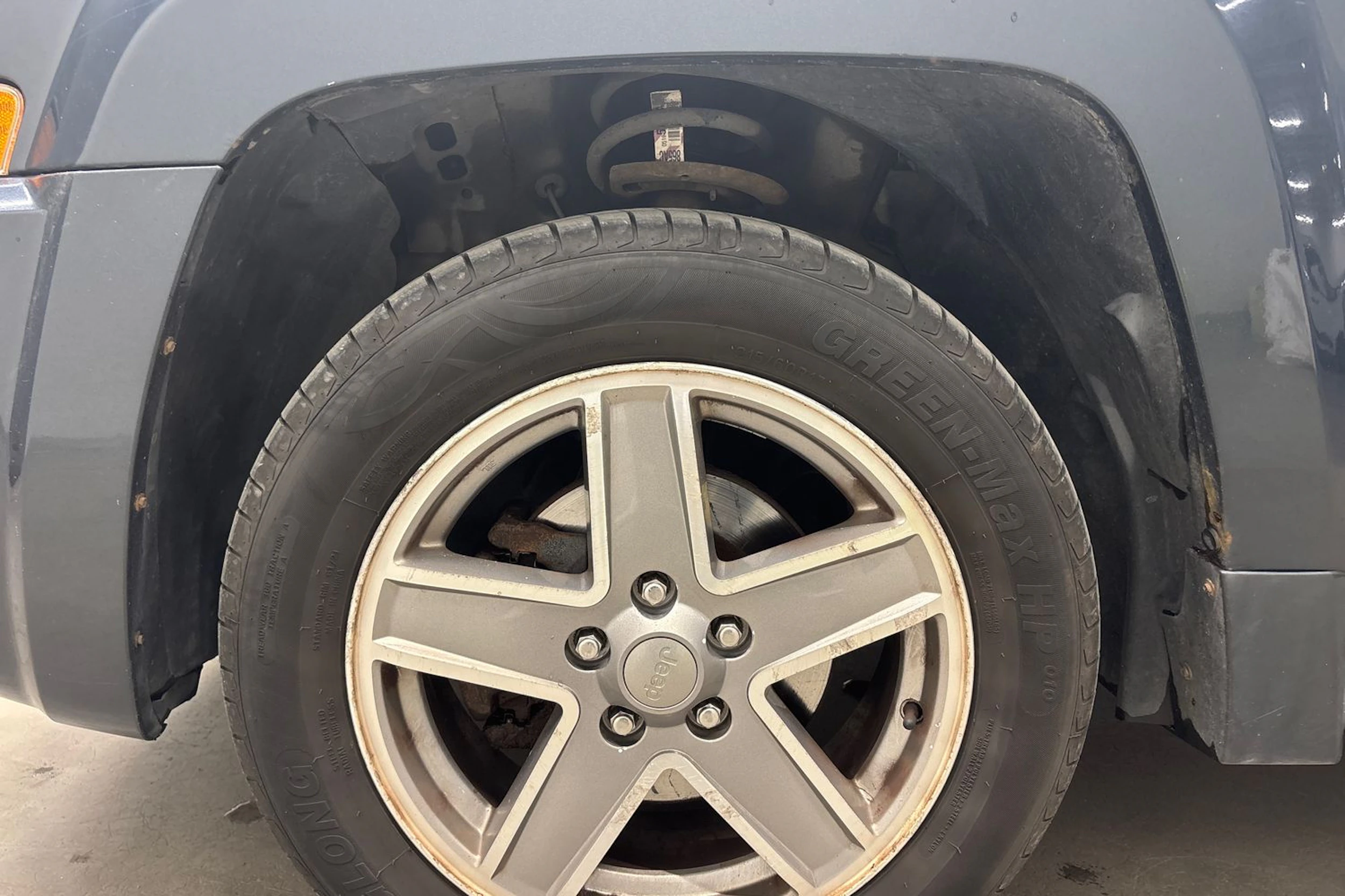 Harmaa Jeep Patriot 2010 kuva 35.