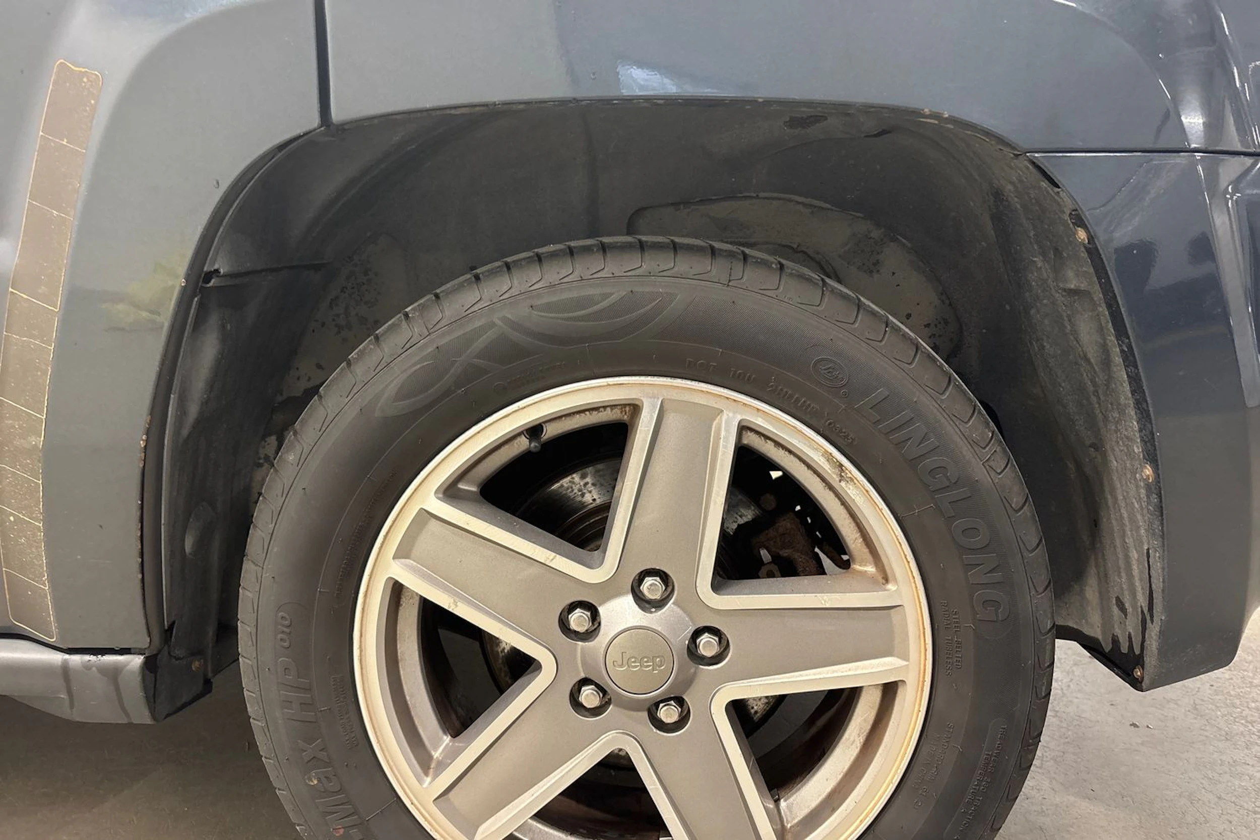 Harmaa Jeep Patriot 2010 kuva 36.