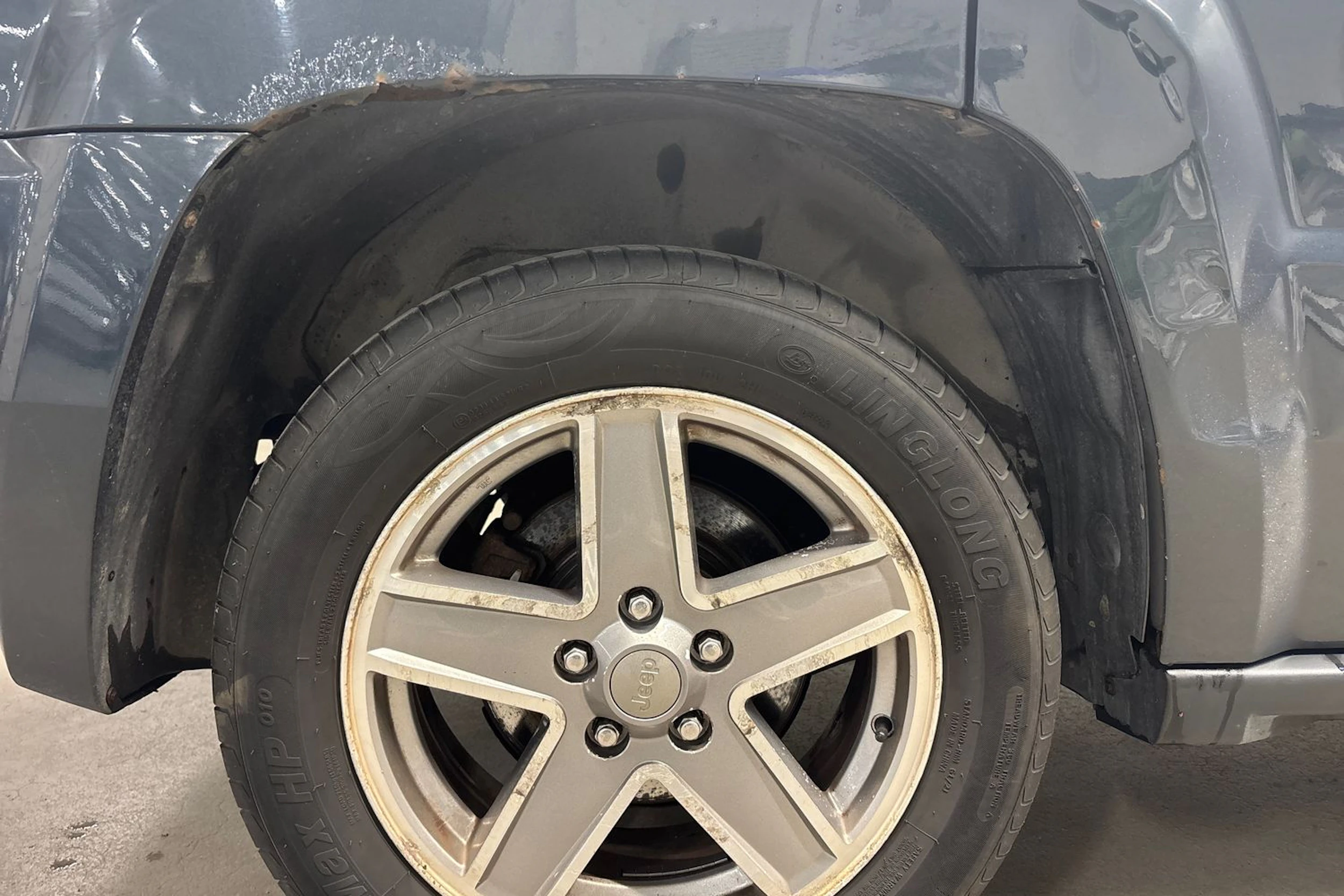 Harmaa Jeep Patriot 2010 kuva 37.