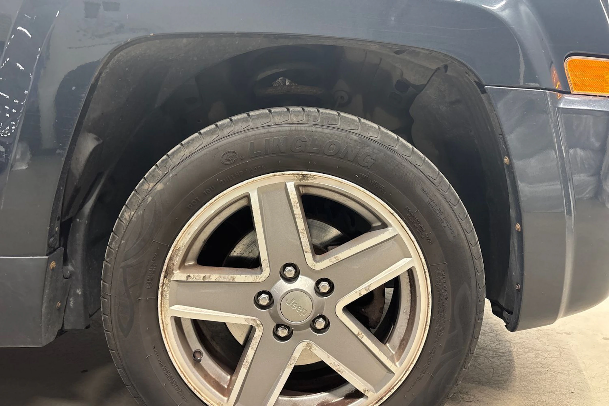 Harmaa Jeep Patriot 2010 kuva 38.