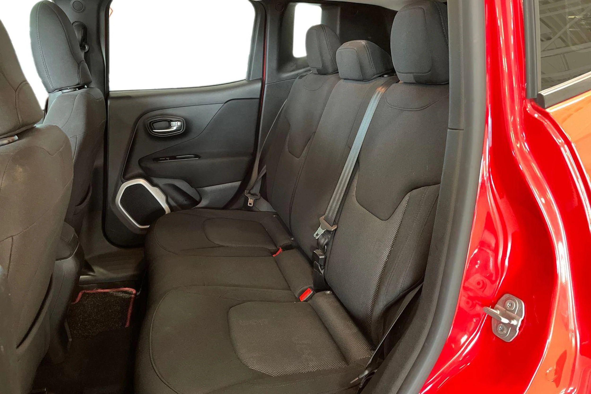 punainen Jeep Renegade 2015 kuva 8.