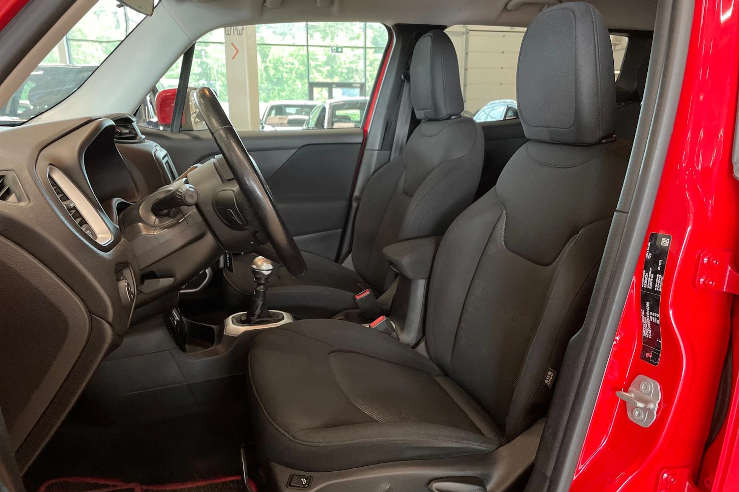 punainen Jeep Renegade 2015 kuva 11.
