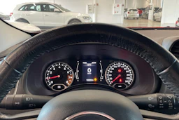 punainen Jeep Renegade 2015 kuva 13.