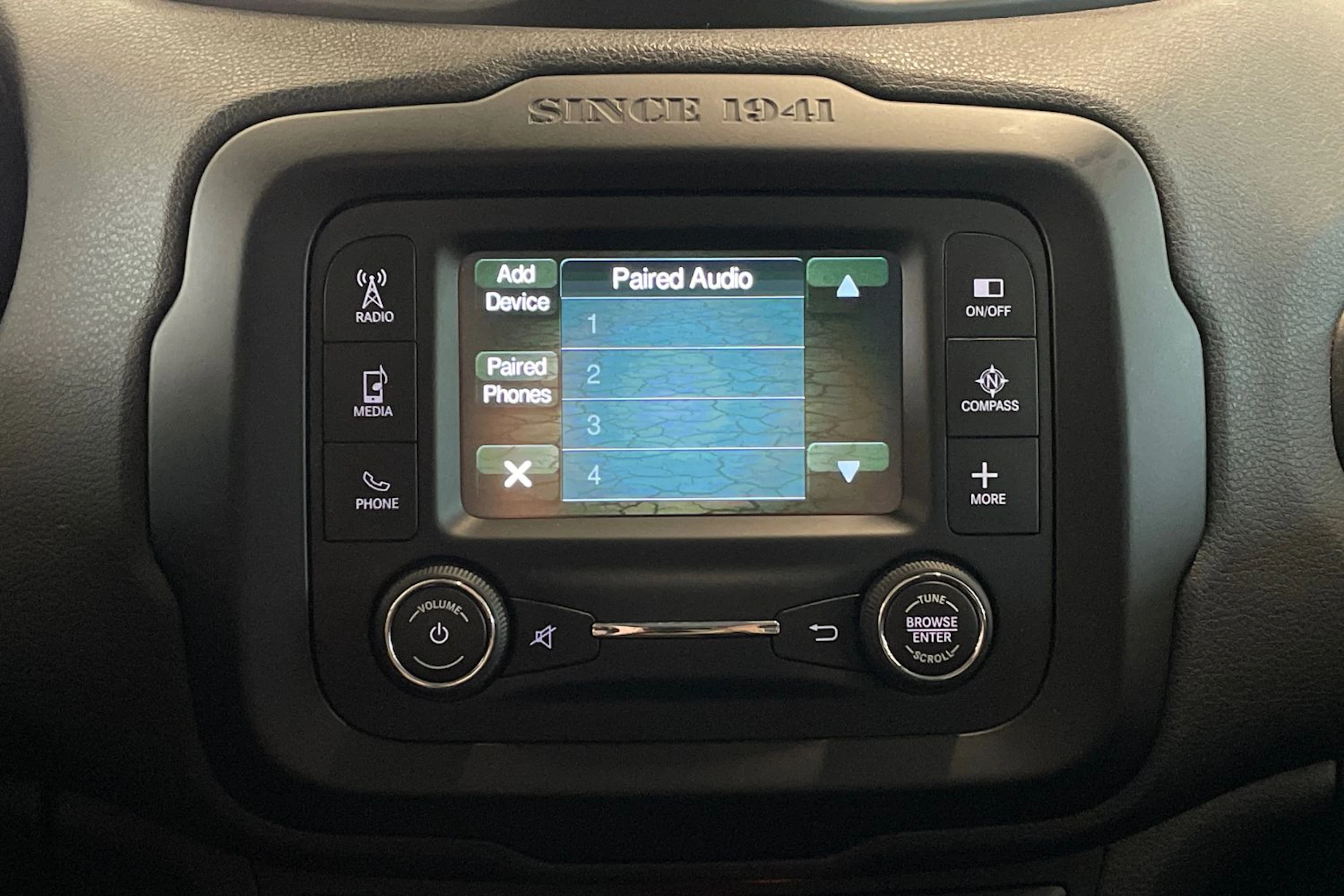 punainen Jeep Renegade 2015 kuva 17.