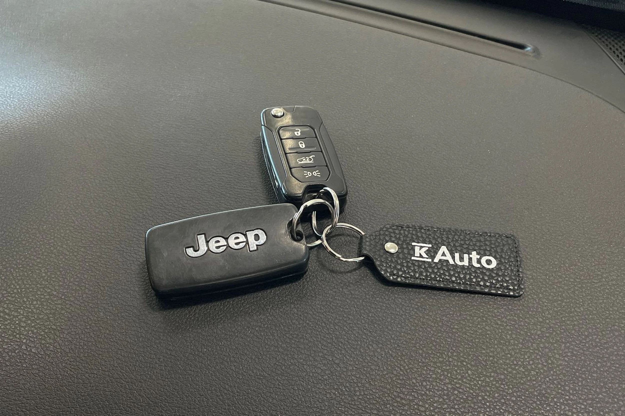 punainen Jeep Renegade 2015 kuva 21.