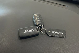 punainen Jeep Renegade 2015 kuva 21.