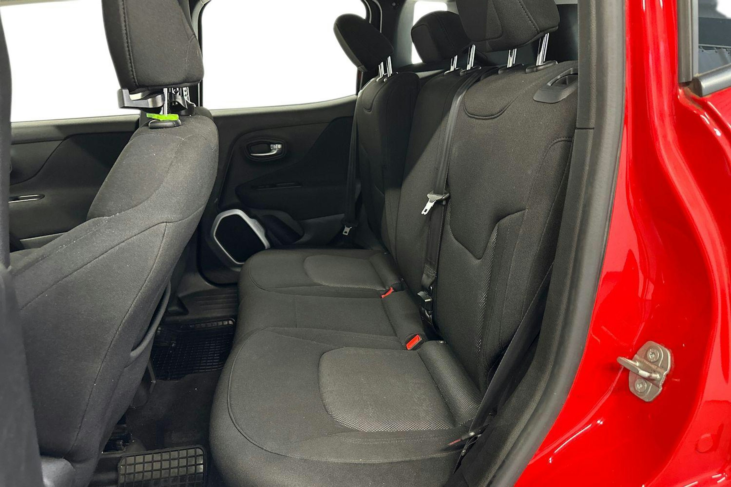 punainen Jeep Renegade 2017 kuva 10.