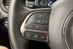 musta Jeep Renegade 2020 kuva 18.