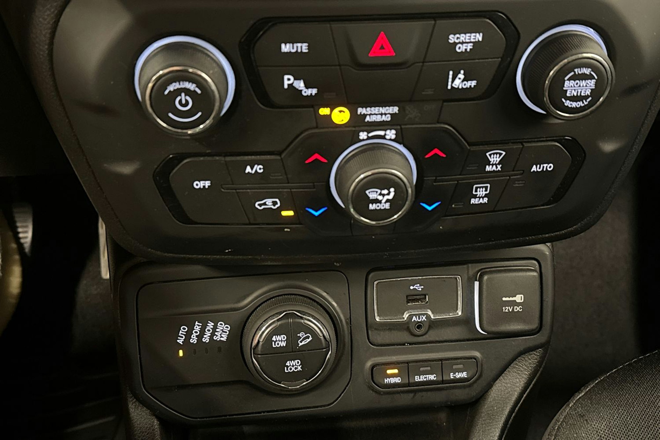 musta Jeep Renegade 2020 kuva 20.