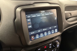 musta Jeep Renegade 2020 kuva 21.