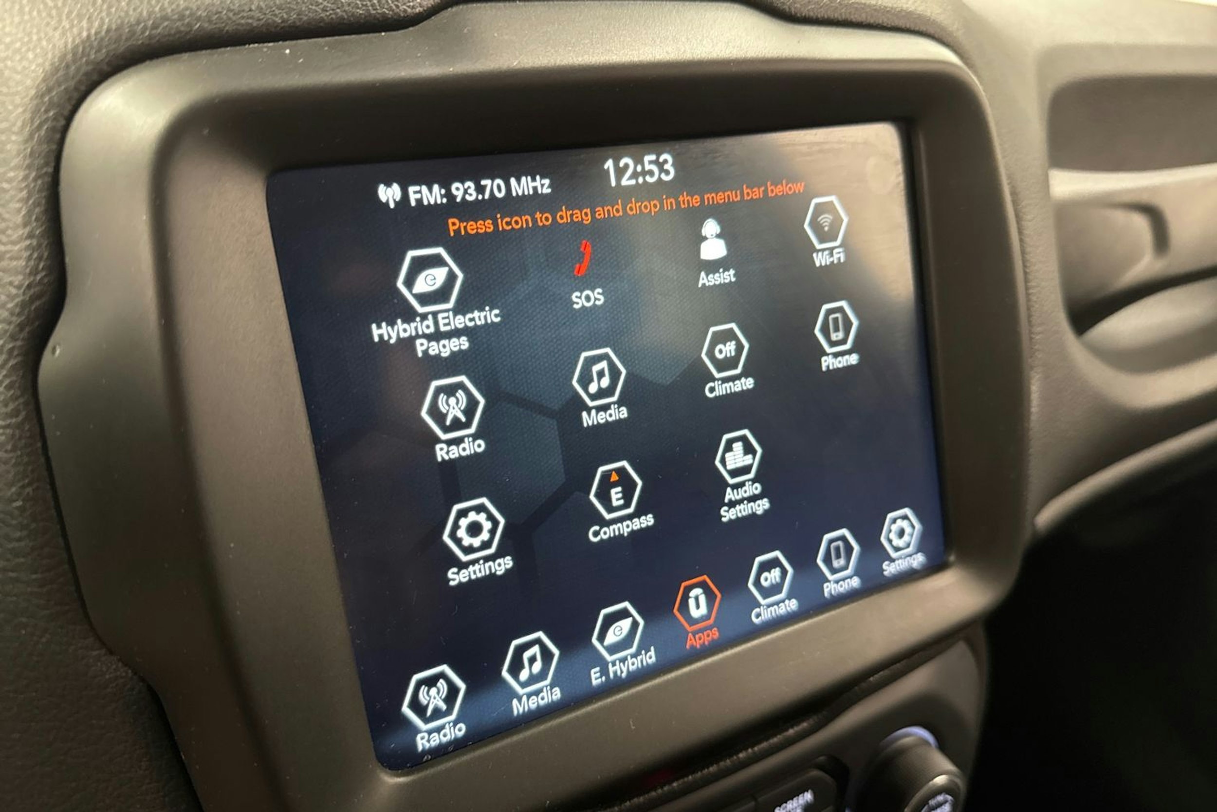 musta Jeep Renegade 2020 kuva 22.